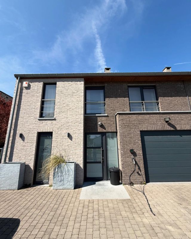 And another one ☝️ 
SPLENDIDE location à Jurbise ! Avec 4 chambres, un bureau et 2 salles de bains, je vous garantis qu’elle ne restera pas longtemps disponible ⌛️